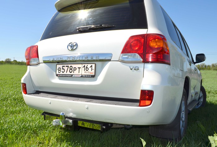 Фаркоп для TOYOTA LAND CRUISER 200 2007-.../ LEXUS LX 570 2007-...,LX 450d 2015- (C НЕРЖ. ПЛАСТИНОЙ)
