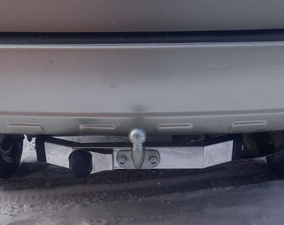 Фаркоп Toyota Highlander (XU20) 1998-2003 НЕРЖ.НАКЛАДКА